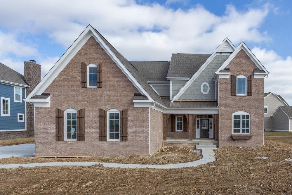 OFFER ACCEPTED! Congrats to my buyers for having their offer accepted today on this gorgeous 5BD/5BA Estridge built home in Anderson Hall! That kitchen! 🔥🔥 It's been one of the hottest spots to build in Fishers over the last 3 or 4 years.🍾🏠 🎉#andersonhall #resalevalue