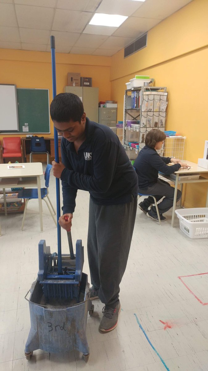 links_hs's tweet photo. Teaching the skills of mopping in CASP A. #structuredteaching #visuallearners.  Here are the students putting theory into practice.  Success! Way to go, CASP A! #WeAreLINKS https://t.co/aJlenmJt09