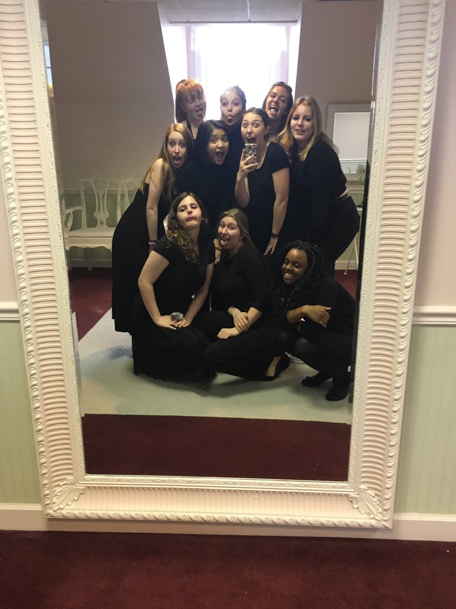 MvhsMuses's tweet photo. Muses and Apollo had a blast singing at the White Eagle Golf Club for Rush Copley Volunteers https://t.co/uZwnVV8SUu