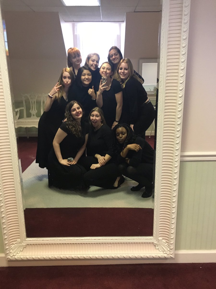 MvhsMuses's tweet photo. Muses and Apollo had a blast singing at the White Eagle Golf Club for Rush Copley Volunteers https://t.co/uZwnVV8SUu