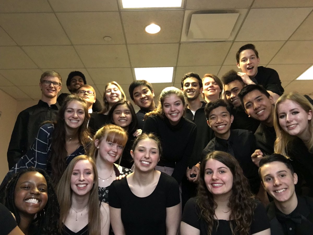 MvhsMuses's tweet photo. Muses and Apollo had a blast singing at the White Eagle Golf Club for Rush Copley Volunteers https://t.co/uZwnVV8SUu