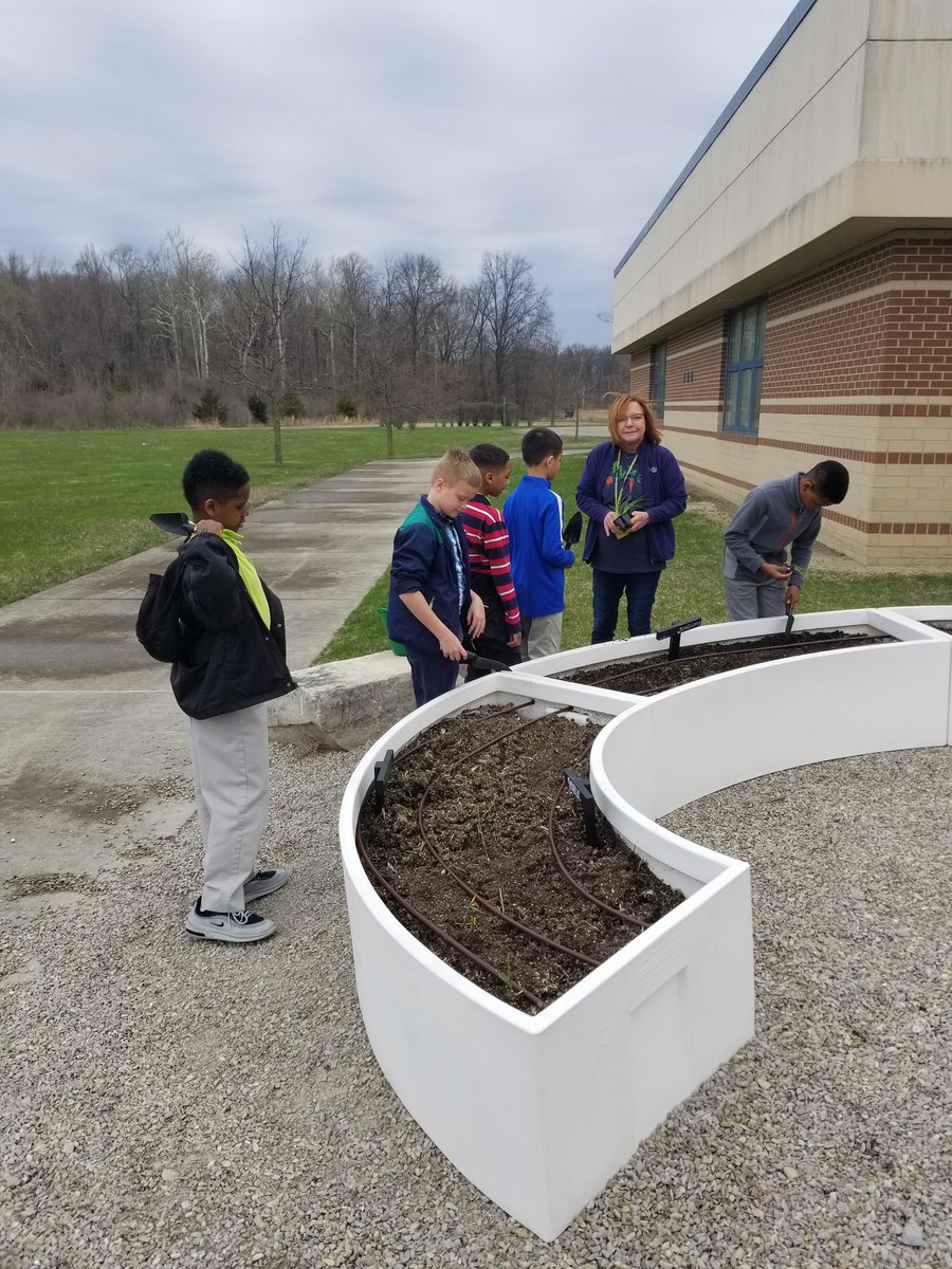 Students were able to plant lettuce and scallions today! #lpsoars #WeAretheKey #resourcerocks