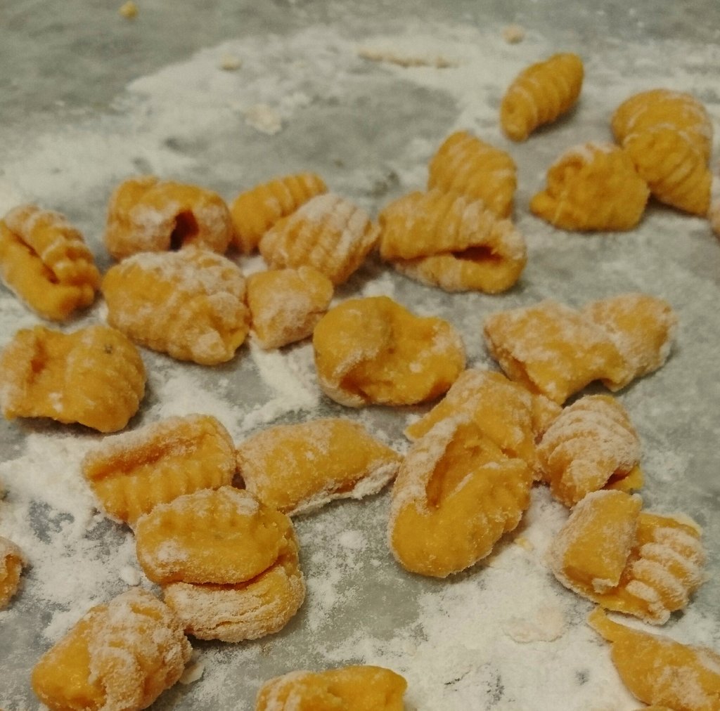 micvarela's tweet photo. @sortedfood and their community, thank you!!! here are some "results". SP gnocchi with spiced tomato sauce, cashews and some spinach, cause, you know, health. https://t.co/mGkkJyttGK