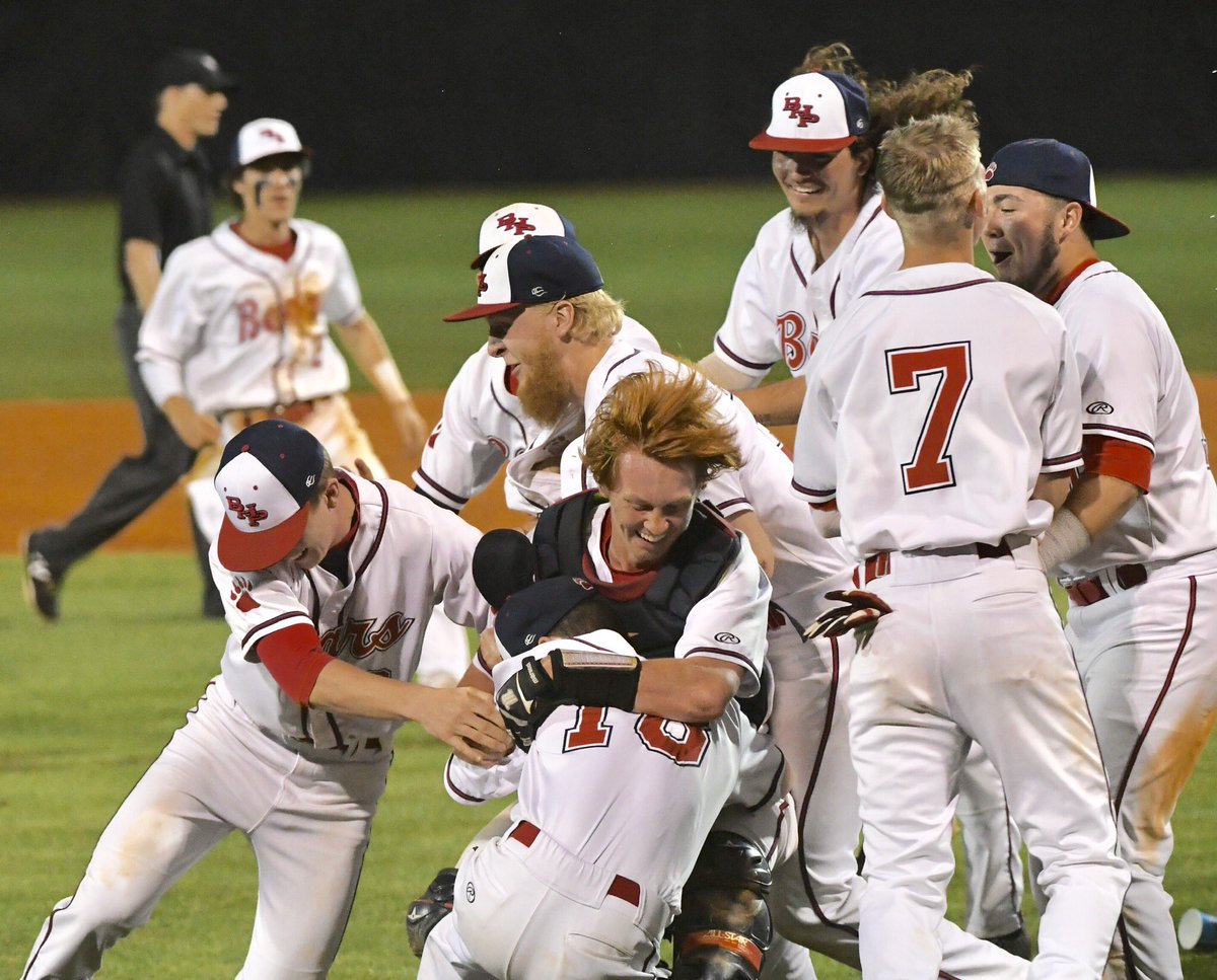 ClickingKen's tweet photo. Region champs  @BHP_Baseball Baseball with 7-5 win over #Wren in Honea Path. @BHPBearNation @thebhpbears #regionchamps  @SCHSL @Bearnation64 https://t.co/F7lXCfDzxf