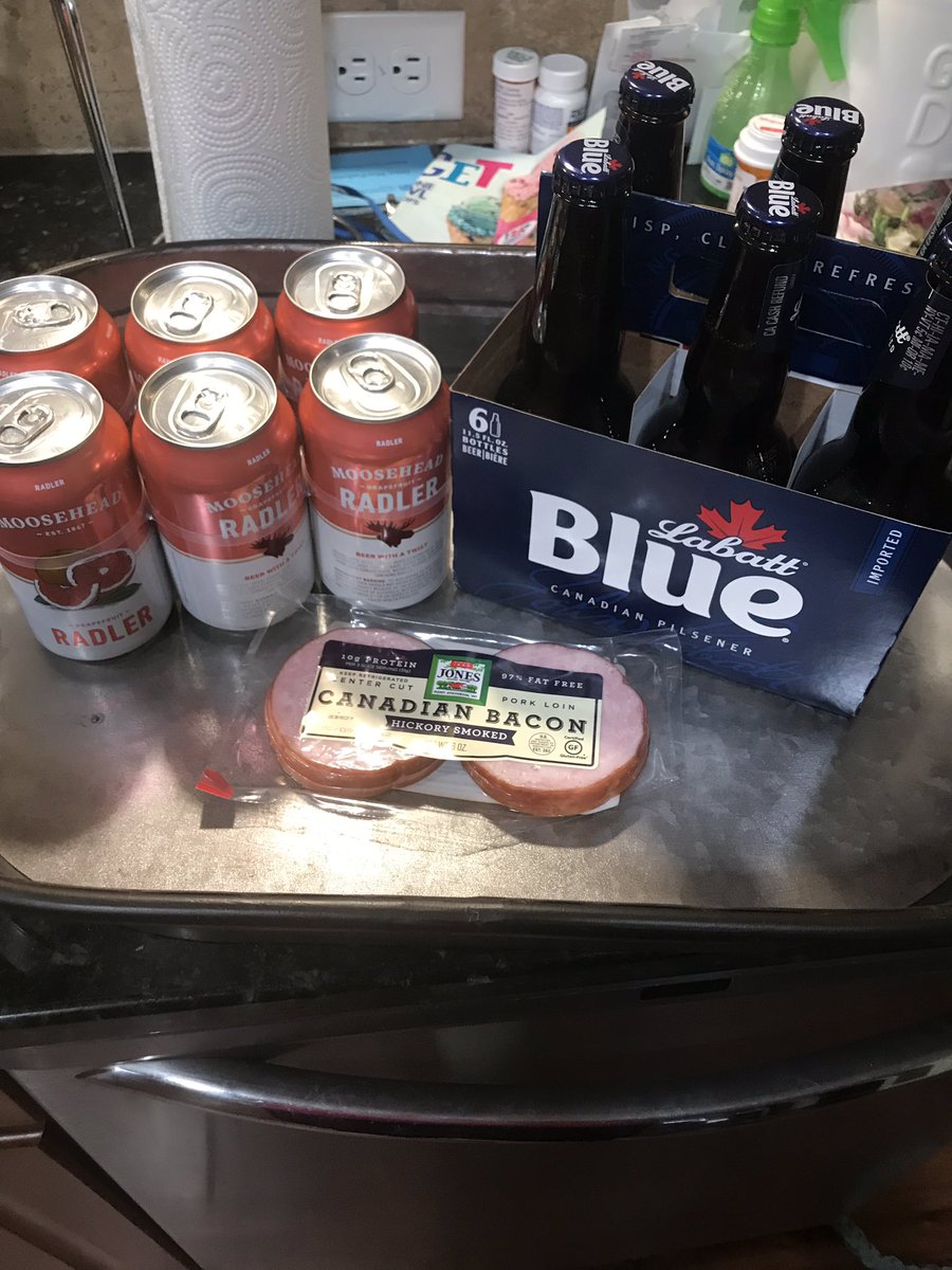 ehcanuckATC's tweet photo. Big thanks to @pvardiman & his wonderful family for the early birthday present! They really speak to my biggest identity 🤣🇨🇦. #canuckforlife #grateful #therewasalsoicecream 💕
(The sounds of cracking open an ice cold Labatt is music to my soul 🍺) https://t.co/Gmpo2cCz9d