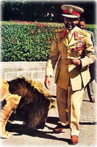 Fresh_Flames1's tweet photo. Pay Attention @Disney #TheLionKing Will Always
Be The #KingOfKings
Rastafari Makonnen
His Imperial Majesty Of Ethiopia
#HalieSelassie #TheLionOfJudah https://t.co/yTV8nqmhH5