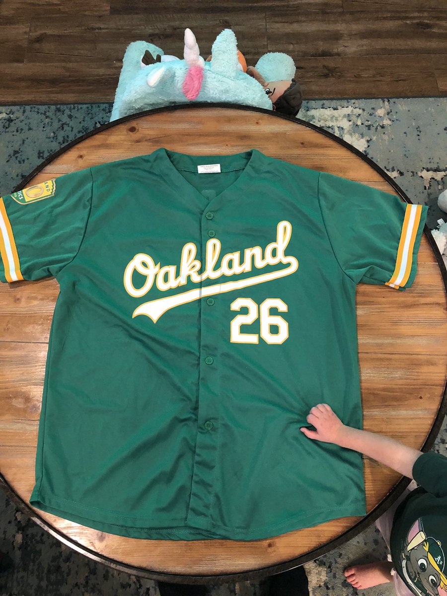DALLASBRADEN209's tweet photo. You won’t field or hit like him but You can still wear his jersey! It’s a Matt Chapman Kelly Green replica featuring the 50th Anniversary patch on the sleeve. 

(No visible sponsor logos ANYWHERE on jersey).

Quote tweet &amp; use the hashtag #PlatinumPlaya

(Must follow to win) https://t.co/zO3CfPI36U