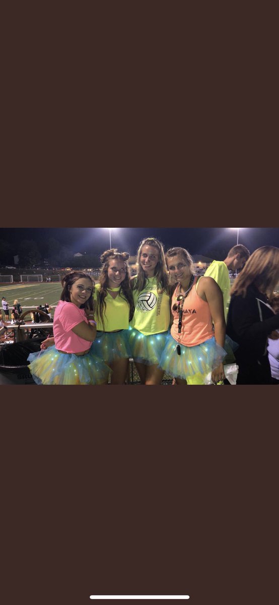 Tetesantilli12's tweet photo. Happy 18th @erinbrady63 love you! https://t.co/uFZyJxJZqP
