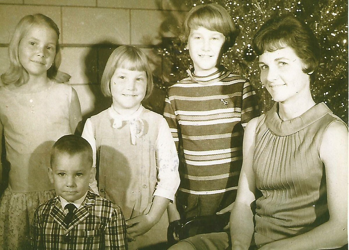 janahoggle's tweet photo. #NationalSiblingsDay https://t.co/49SclNvt28