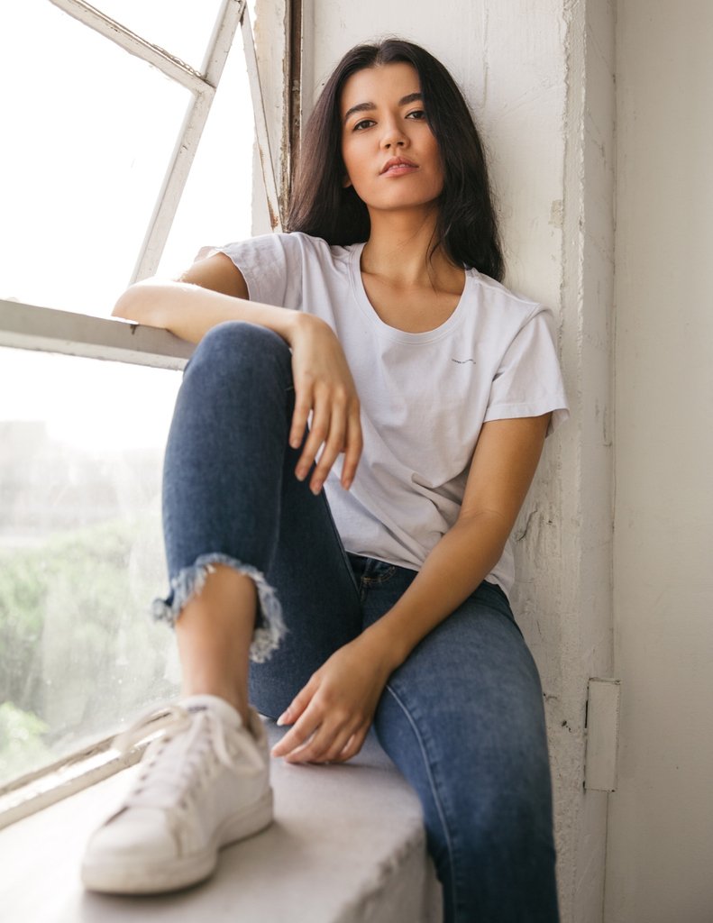 Cruising through the week like 😎 Effortless, chic, and versatile, FBNW micrographic tees allow you to express yourself without having to EXPRESS! yourself, if you know what we mean 😉 #fashion #fbnw