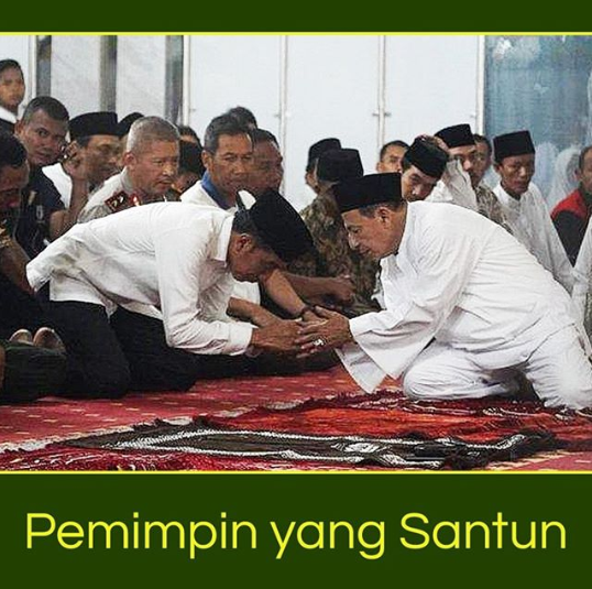 Komangwinda7's tweet photo. prsiden hanyalah sbh jbtn, d dpn ulama jkowi tak sungkan untk menundukkan diri dn bersikap sntun &amp; menghormati. #SatuNusa01Bangsa #BetawiEmangJokowi https://t.co/oeMQ3dhXJd