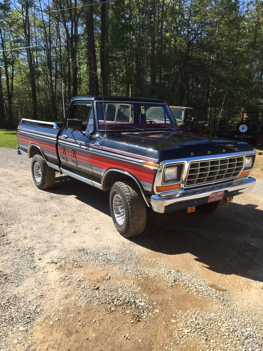Worked most of the day cleaning up my F-150 for the show Saturday. Still have a few more coats of polish to go