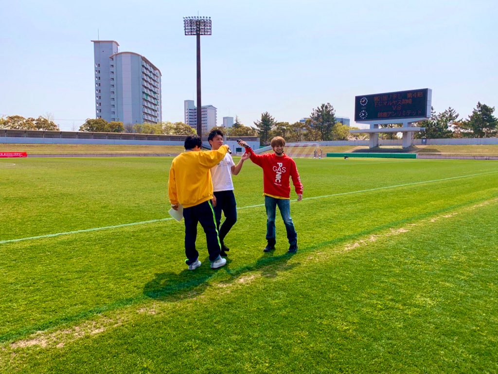 吉田光 V Twitter マッスルウェザー 今日の名古屋は天気回復 リハでマイクをダブルで向けられて困っている図 このマイキの笑顔を見る限り恐らく僕の反応を見て楽しんでいたのだと思う ガムシャラbb団 策略者 マイクワゾウスキー モンスターズインク