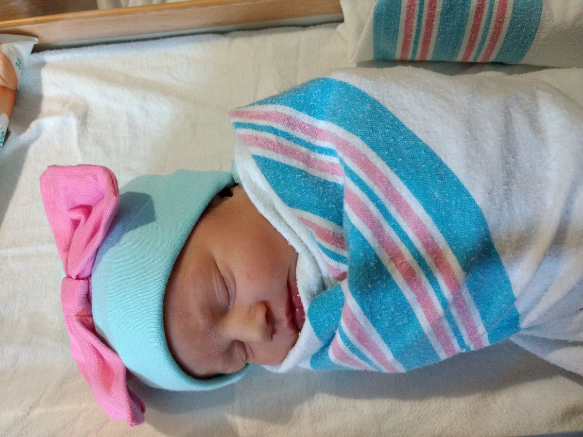 les_head's tweet photo. Baby Lucy Grace had plans of her own this week...gotta keep mom and dad on their toes and won't be out done by her big sister! She had to have a story of her own!
New member of #csectionmomma club. https://t.co/6ET4EPLane
