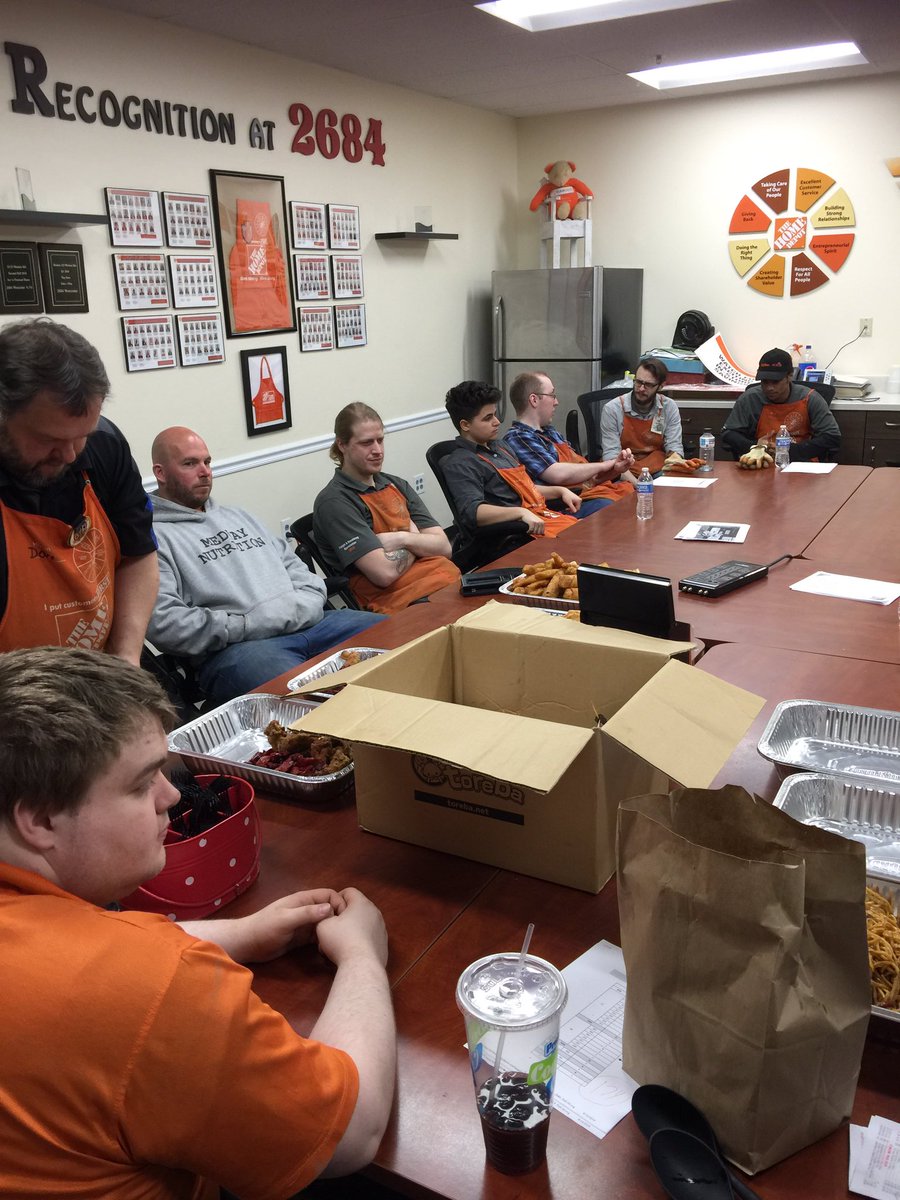 wright2388's tweet photo. Freight team spring kick off !! Let’s go Team👏@WHd2684 @DanielleKida1 @stevenlongmoor1 @JasonArigoni @Lisachiras https://t.co/ndVOkeof5k