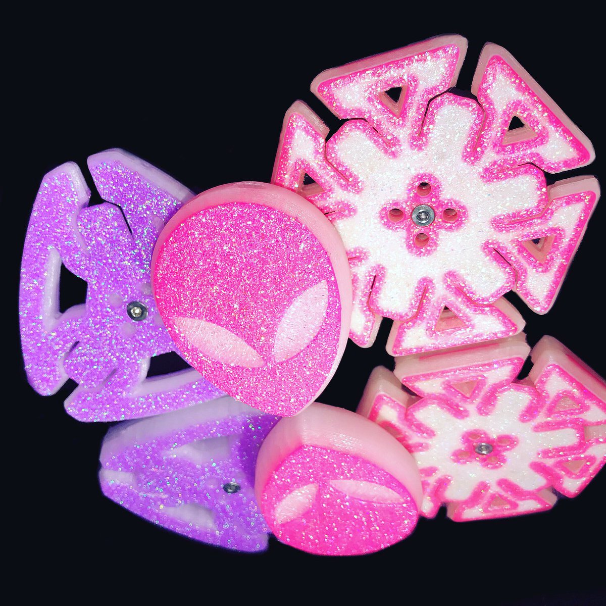 ufo_flow's tweet photo. 🌟Glitter Orbit Customizer is officially active🌟
❣️❣️❣️❣️❣️❣️
https://t.co/8fOobU07KF
#uforbits #ufo #ultimateflowobjects #orbit #glitter #alien #pendant #flowart #flowartlounge #flowartist #art #flow https://t.co/8W4RfMJnhi