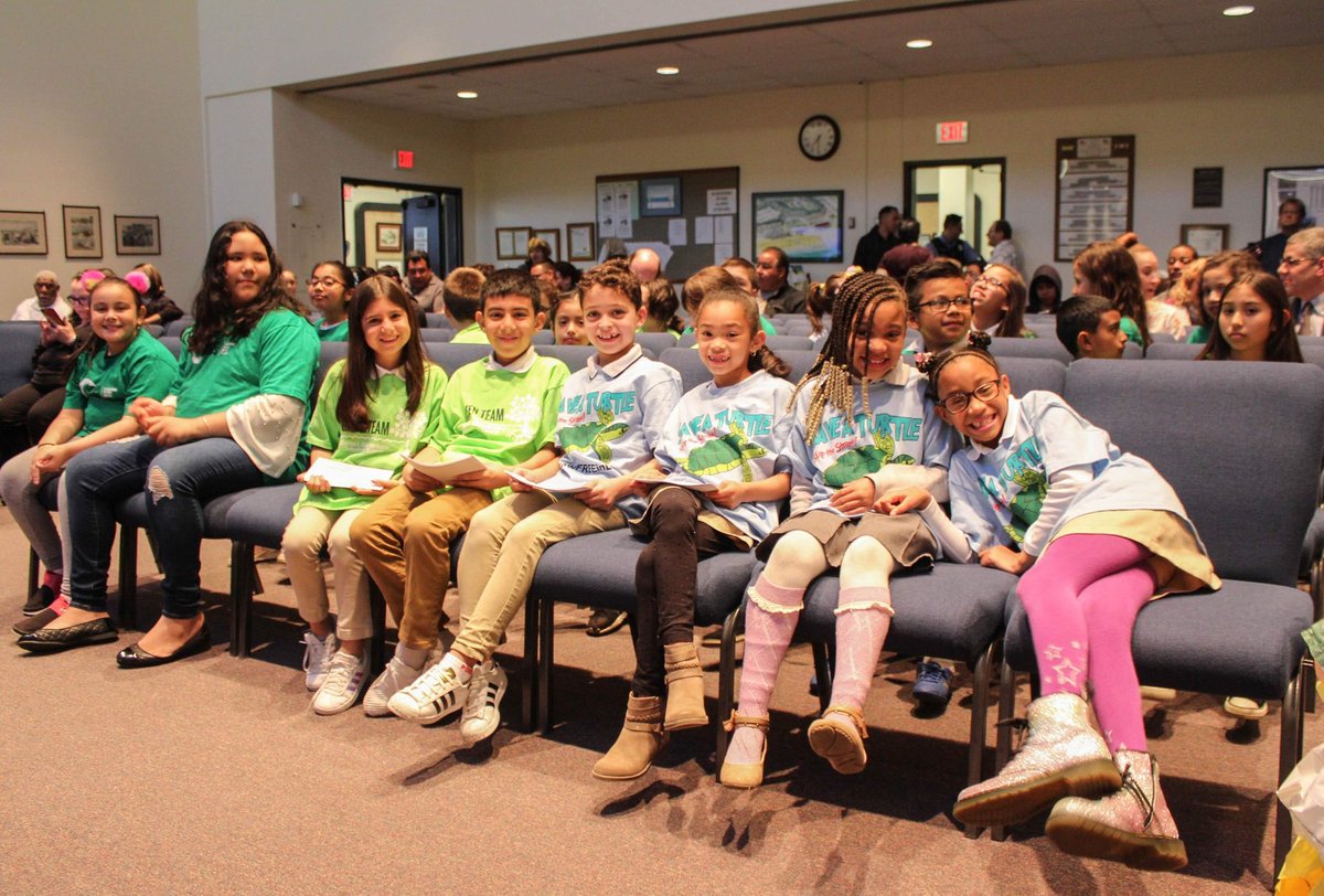 Msalvatore2024's tweet image. TY LB Mayor &amp;amp; Council for allowing our students to share their vision for a #GreenerLB. Their little voices were quite compelling as they encouraged city officials to join their newest campaign #PlasticFreeinLB. GLC Kids: "Help us reduce single-use plastics!" #WCMM #LBPRIDE