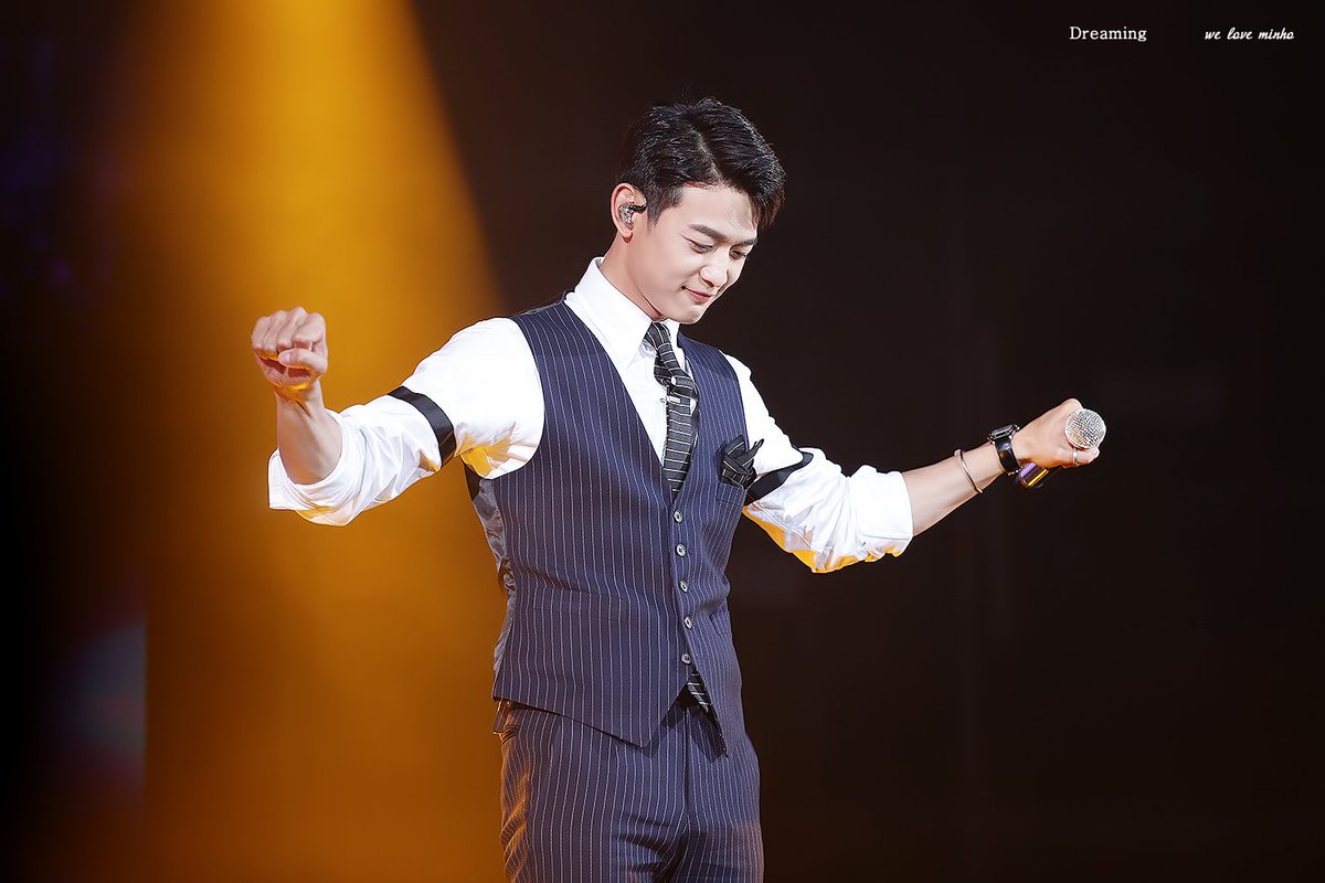 dreaming1209's tweet photo. 190330 The Best CHOI’s MINHO 수트밍은 언제봐도 진리입니다😍 #민호 #minho https://t.co/J3AV89w34E