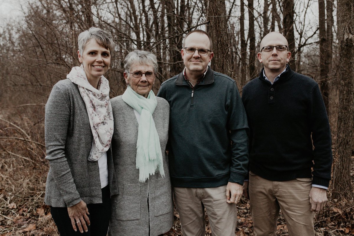 Gravesjl23's tweet photo. Thankful for my two siblings ⁦@gailg75370613 and ⁦@cyclingdg⁩. And my mom’s not half bad either! #SiblingsDay https://t.co/iZgMpIE13n