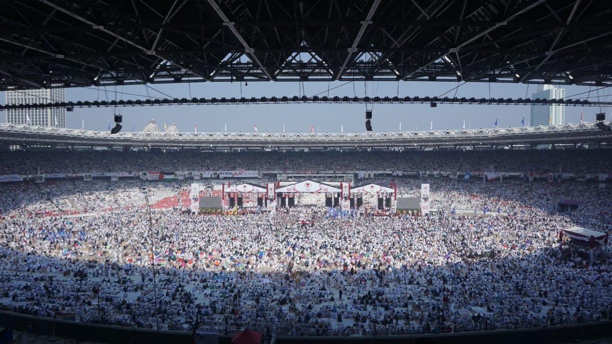 prabowo's tweet photo. Jakarta, Palembang, Solo semakin menguatkan bahwa rakyat menghendaki adanya sebuah perubahan, menginginkan keadilan dan kemakmuran. Jangan pernah surut berjuang, demi bangsa, demi anak-cucu mu. https://t.co/k80dHcm9Xp