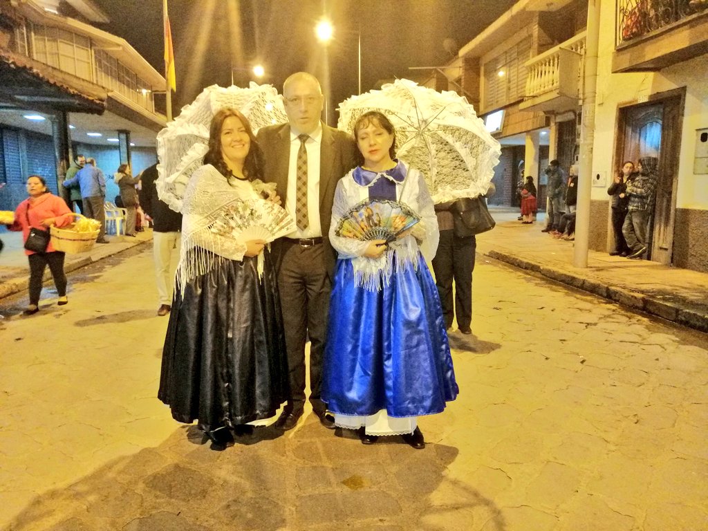 #DesfileDeLaCuencanidad Queremos a Cuenca siempre nuestra y altiva <a href="/MarceloHCabrera/">Marcelo Cabrera P.</a> <a href="/MunicipioCuenca/">Municipio Cuenca</a> <a href="/bpiedrai/">Boris Piedra Iglesias</a>