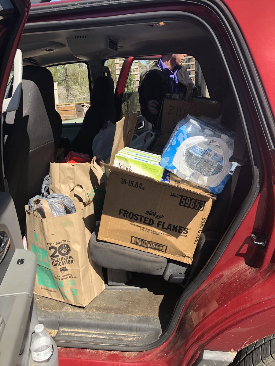MaryannaCanton's tweet photo. WOW! The generosity of other schools helping @ddms4H 💕thanks beyond words #3mealsadayforeverystudent #volunteerweek A huge thanks to Ms Mcguire for arranging this grand event! https://t.co/nDHCd7MOwO