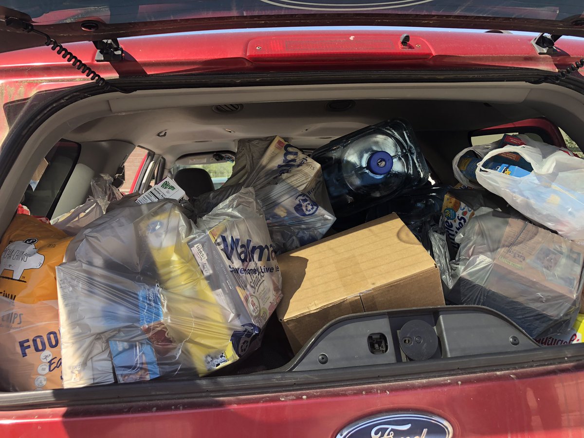 MaryannaCanton's tweet photo. WOW! The generosity of other schools helping @ddms4H 💕thanks beyond words #3mealsadayforeverystudent #volunteerweek A huge thanks to Ms Mcguire for arranging this grand event! https://t.co/nDHCd7MOwO