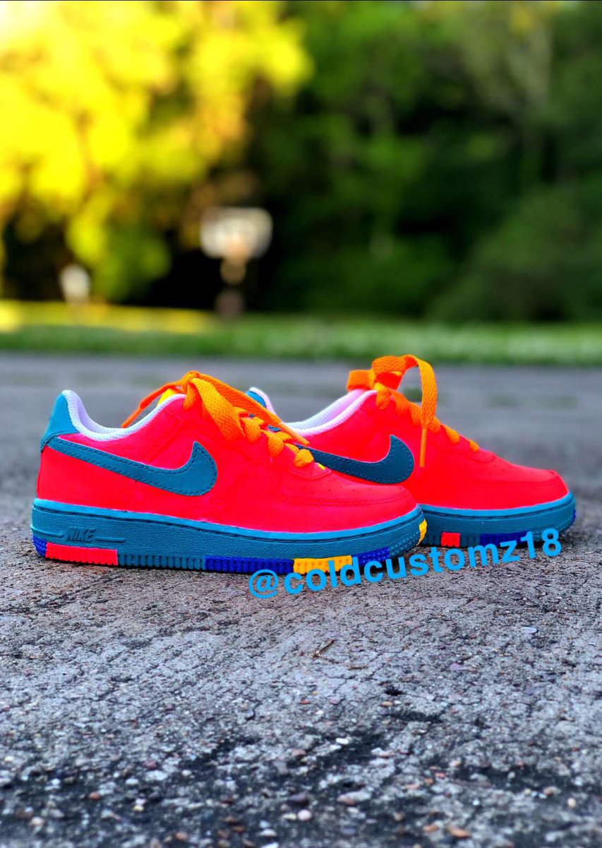 SneakerHead_Co's tweet photo. ๐ธ๐ธ๐ธ not stopping... somebody gon notice, only need 1 ๐ฏ #ColdCustomz18 #Nike #JustDoIt https://t.co/Ct9PhxYY5r