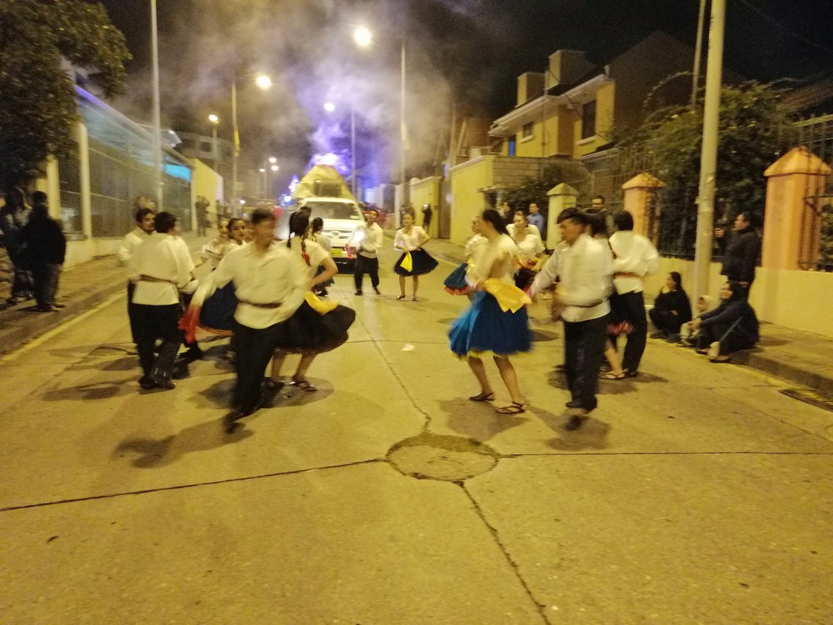 ETAPAOficial's tweet photo. #DesfileDeLaCuencanidad  Los cuencanos hablamos bien de la Ciudad que amamos @MunicipioCuenca @tomebamba @MarceloHCabrera @bpiedrai https://t.co/mRgeWHCsF4