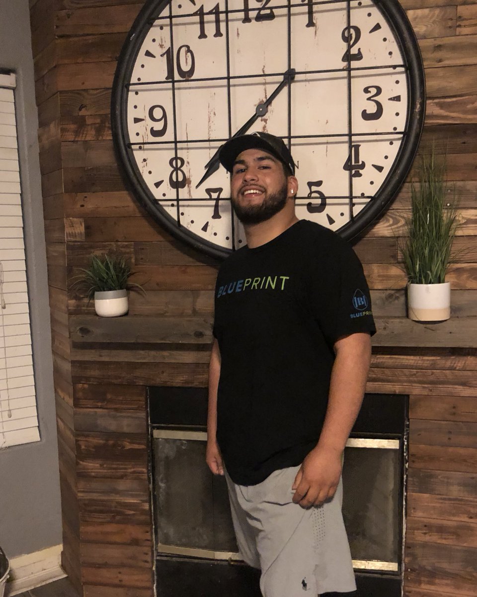 bigmattgohard's tweet photo. 140 pounds!! Couldn’t even pull up my zipper!!😐Oh yeah and a tooth 😂😂 rt to motivate a lost soul !! I know how you feel!!! I know what you been through!!Let me show how u can change your life for the better ❤️#keto #blueprintstudios https://t.co/e06mrz2Pso