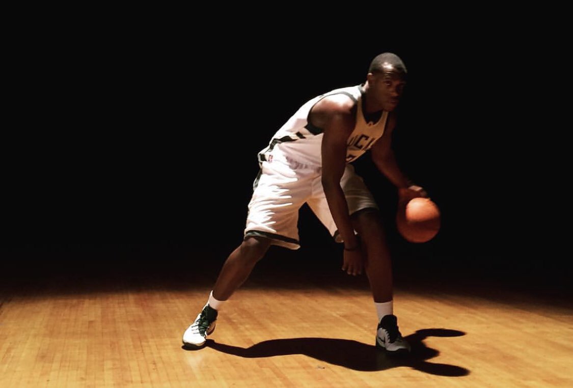 IKE_Bucks's tweet photo. A casual 21 points in 16 minutes tonight for Khris Middleton💸 #CountinUp https://t.co/sU66SU96qO