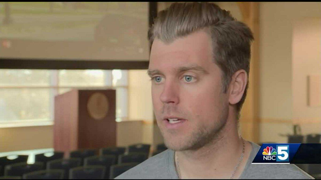MyNBC5's tweet photo. Olympic snowboarder speaks to University of Vermont students about climate change https://t.co/fQ2LrB4tc1 https://t.co/ACSRAkcc0a