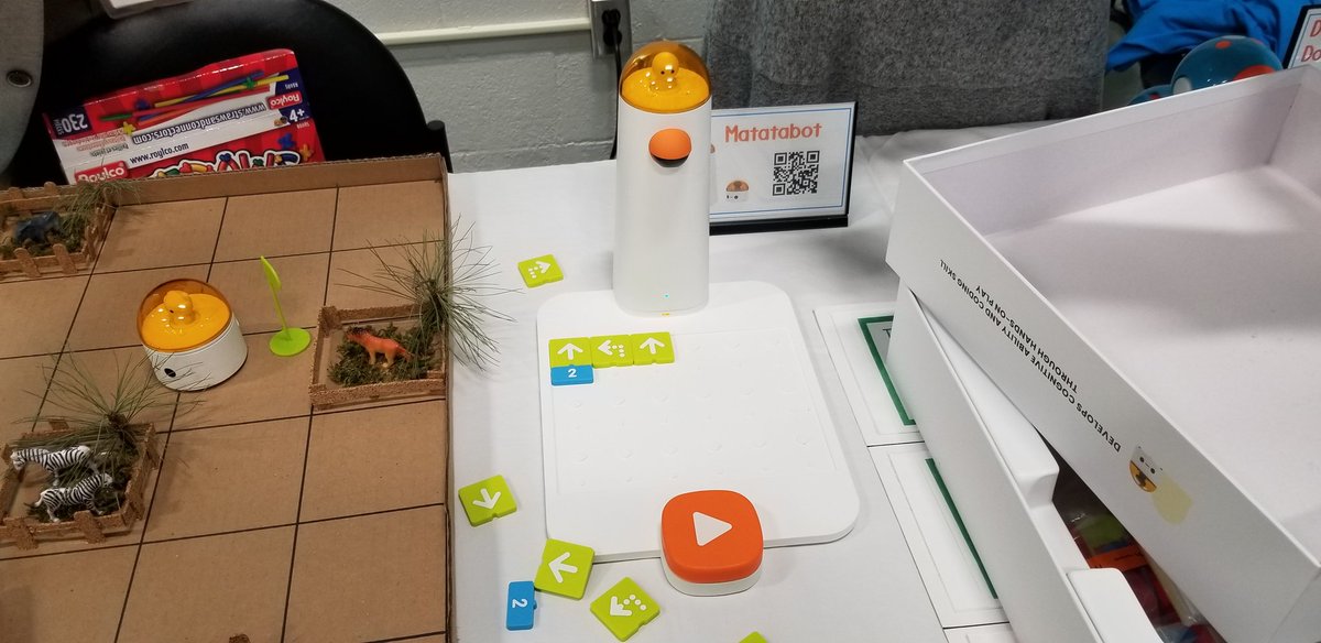 BuczekLisa's tweet photo. "What good is an idea if it remains an idea? Try. Experiment. Iterate. Fail. Try again. Change the world.” – Simon Sinek 
Truly inspired and encouraged by #dpstudents and #dpteachers at #DPInnovators Summit! #learningtogether #STEM @DP_STEM https://t.co/1JEldRjWpF