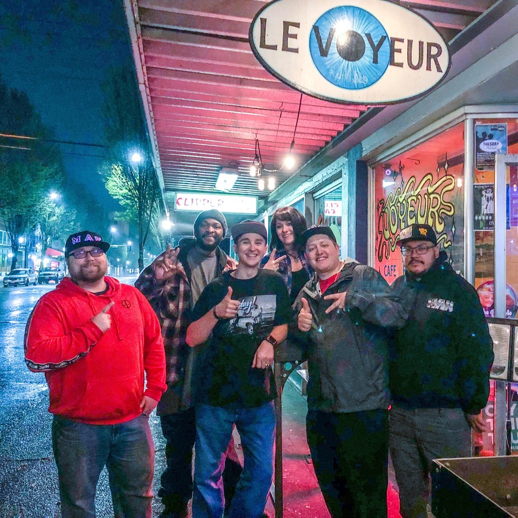 Optimiztiq's tweet image. Had a blast In rocking in Olympia, WA at Le Voyeur! Lots of love, and such friendly folks!
@official_charliemuscle @ameyleeanne_syren @seriousmak
.
.
.
#peersandpressuretour #optimiztiq #musclemovement #syrenmusic #levoyeur #olympiamusic #olympiawashington #olympiawa