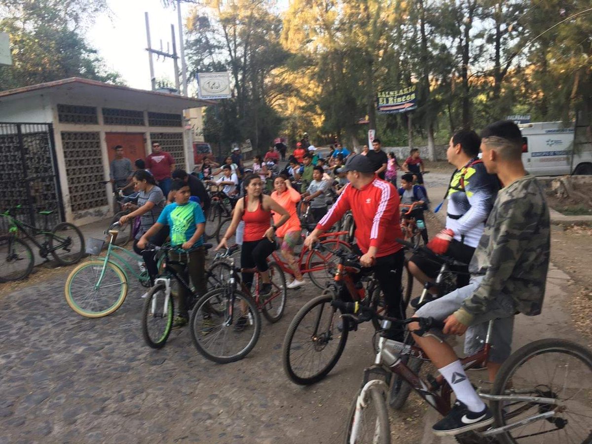 🚲🚲¡SEGUIMOS RODANDO JUNTO A TI!🚲🚲
¡Gracias por formar parte de la casa vez más extensa rodada nocturna de los miércoles en #Teuchitlán.
Te invitamos a que vengas en compañía de tu bici, a rodar cada miércoles a partir de las 7 p.m.
#GobiernodeTeuchitlán #ciclismo #Familia