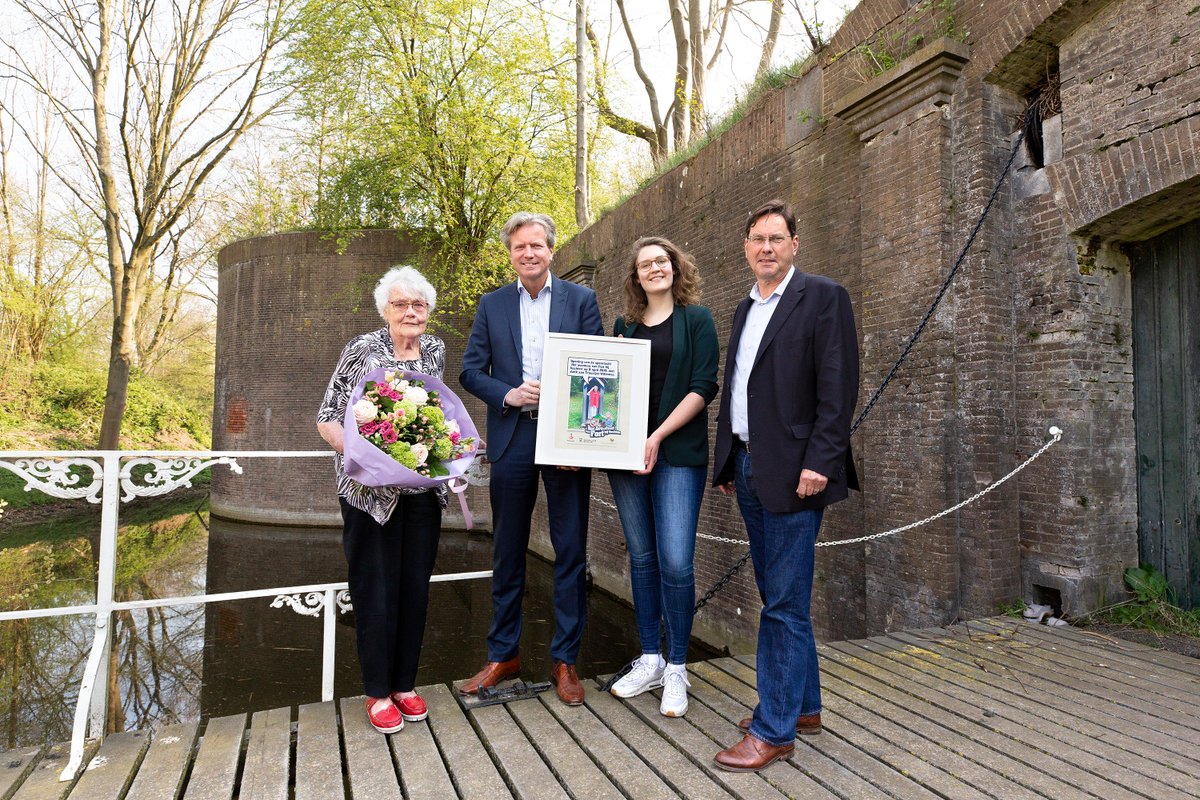 Afgelopen maandag werd de nieuwe #familiespeurtocht officieel geopend! Bedankt @RabobankRH en <a href="/LandschErfgoed/">Landschap Erfgoed Utrecht</a> voor deze mooie samenwerking.