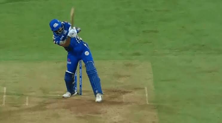puja474's tweet photo. @SamsungMobileIN #GalaxyA #ReadyAction #Mumbai My Favourite moment was when Hardik Pandya hit that helicopter shot! 😍 @SamsungMobileIN https://t.co/4BUjg9I8nf