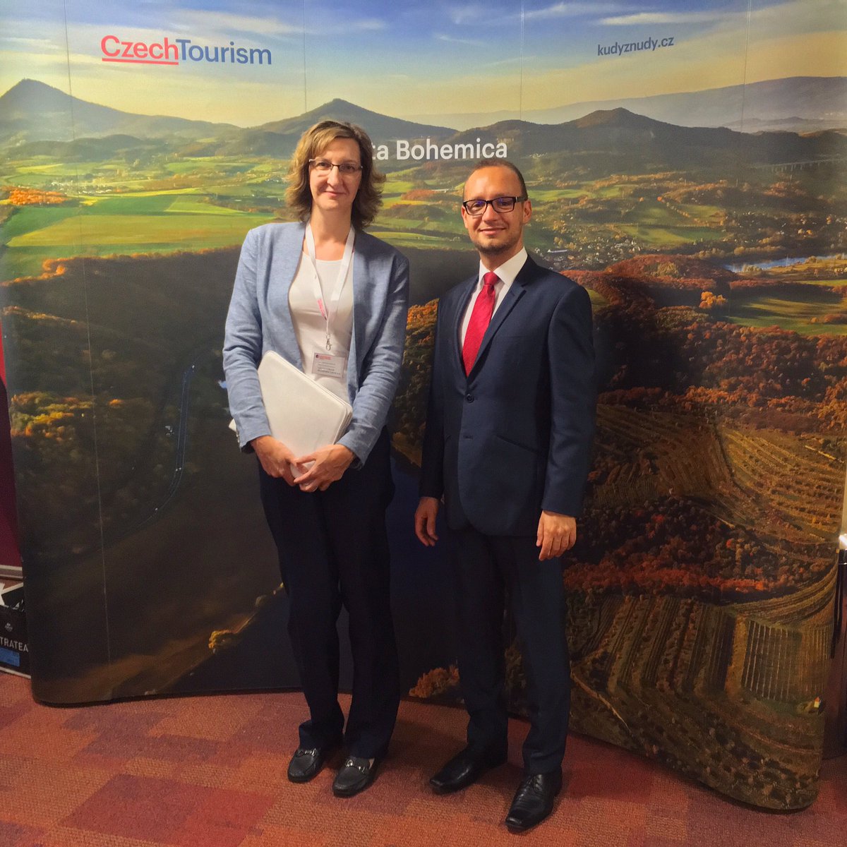 akomarnicky's tweet photo. Milé pracovní setkání. 👍 S marketingovou ředitelkou společnosti Léčebné lázně Mariánské Lázně, a. s. na Czech Republic Travel Trade Day 2019. 

@VisitCZ @Ceskebudejovice @kraj_jihocesky @jiznicechy @LLMLas @kudyznudy #cz #ttd #moderator #host #komarnicky #conference https://t.co/1Q81n6ps0d