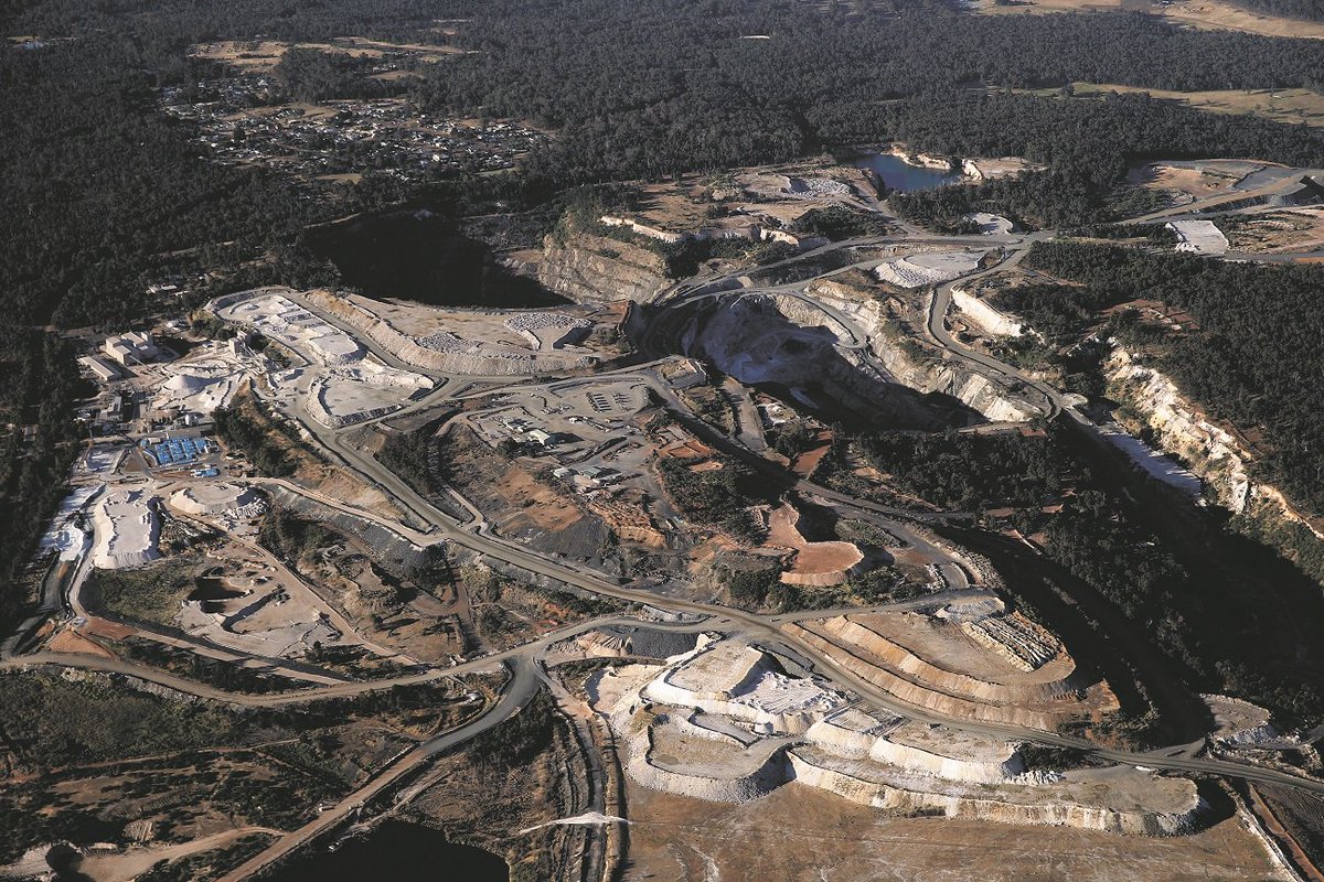 im_mining's tweet photo. .@metsogroup is to supply #pyroprocessing & #comminution equipment for a new #lithiumhydroxide processing plant at @AlbemarleCorp's #Kemerton site near #Bunbury in #Australia to help deliver high #lithium #recovery with low fuel consumption #futureofmining https://t.co/A0jllq4fDP https://t.co/Zk4ZBgPSQ5
