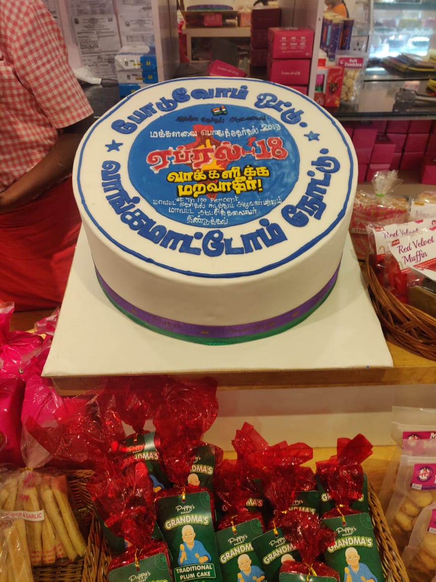 collrdgl's tweet photo. #SVEEP diaries -- Raising voter awareness while you relish the taste of ur fav cakes! Voter awareness messages on cakes at Dindigul. #votedgl #dindigul100percent #GoVoteTN @ECISVEEP @adhithya_PA @arunrajias @deepakj2012 https://t.co/nLfXcgnggu