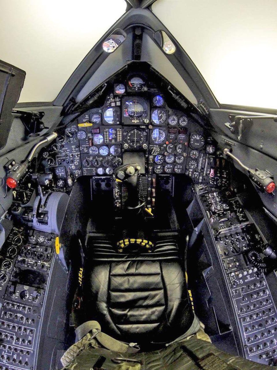 engineers_feed's tweet photo. The cockpit of the SR-71 Blackbird https://t.co/4DUbGiBcg9