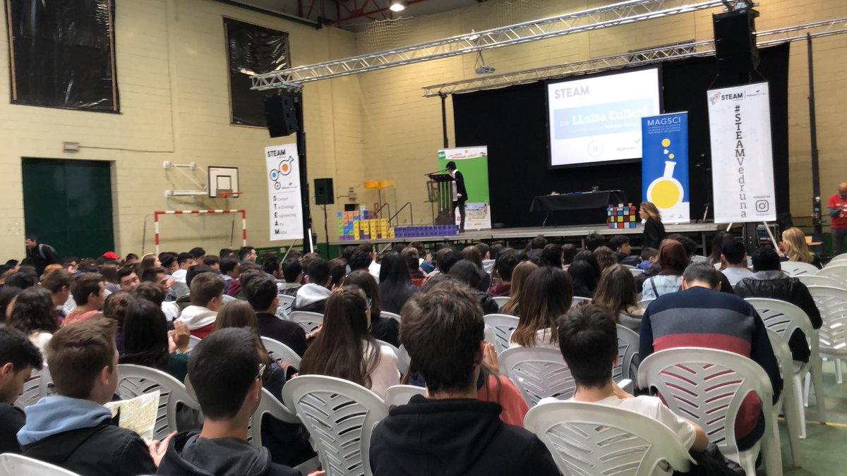 miquelduran's tweet photo. #mendsec #magsci #aitp2019 RT @lidiacamats: #STEAMVedruna Tàrrega Acte inauguració VI Jornada STEAM https://t.co/PJtIcc0ySu
