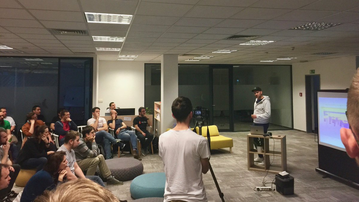 Ze včerejší akce o performance v <a href="/PecemeRohlik/">Vývojáři Rohlík.cz</a>. Díky všem!

Tady je stream: facebook.com/frontendisti/v… A snad budou i videa. ;)