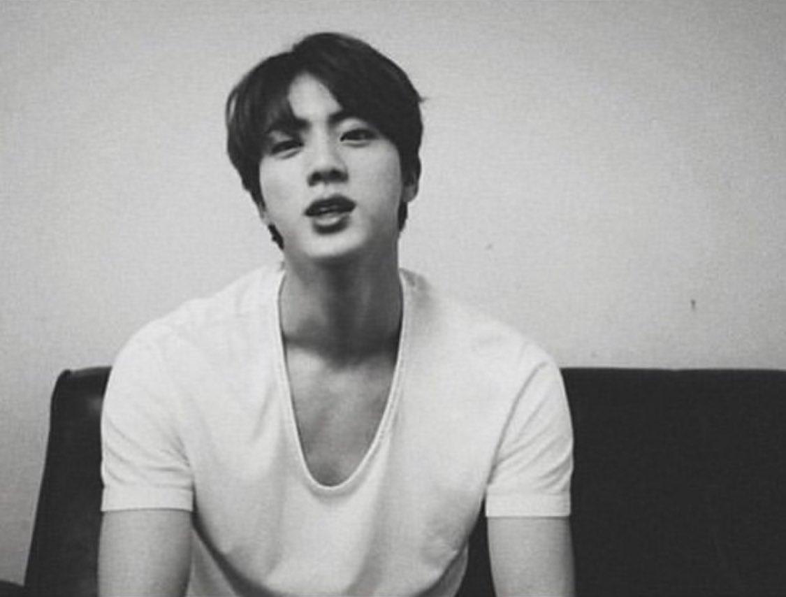 gogoANPANGIRL's tweet photo. @ovomaljin @BTS_twt Jambi, versi 1, @BTS_twt #JIN #2DaysToMapOfTheSoul
btw i-ini pacar kamu ya? t-tp kita baru aja merried td ^•® https://t.co/9h0emNIwmh