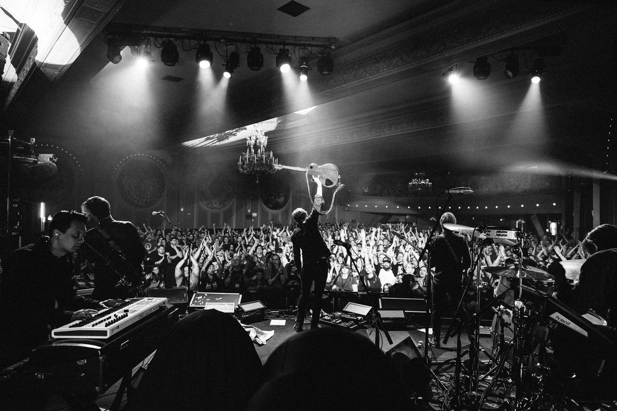 switchfoot's tweet photo. Oh! Portland. Where to begin?? You’ve always been such a huge part of our story. So many memories playing your fine city, and most of them have been in this room. We even wrote Lonely Nation here. Honored to build another memory with you tonight. #LoveIsOurNativeTongue https://t.co/1bXRzBwwXw