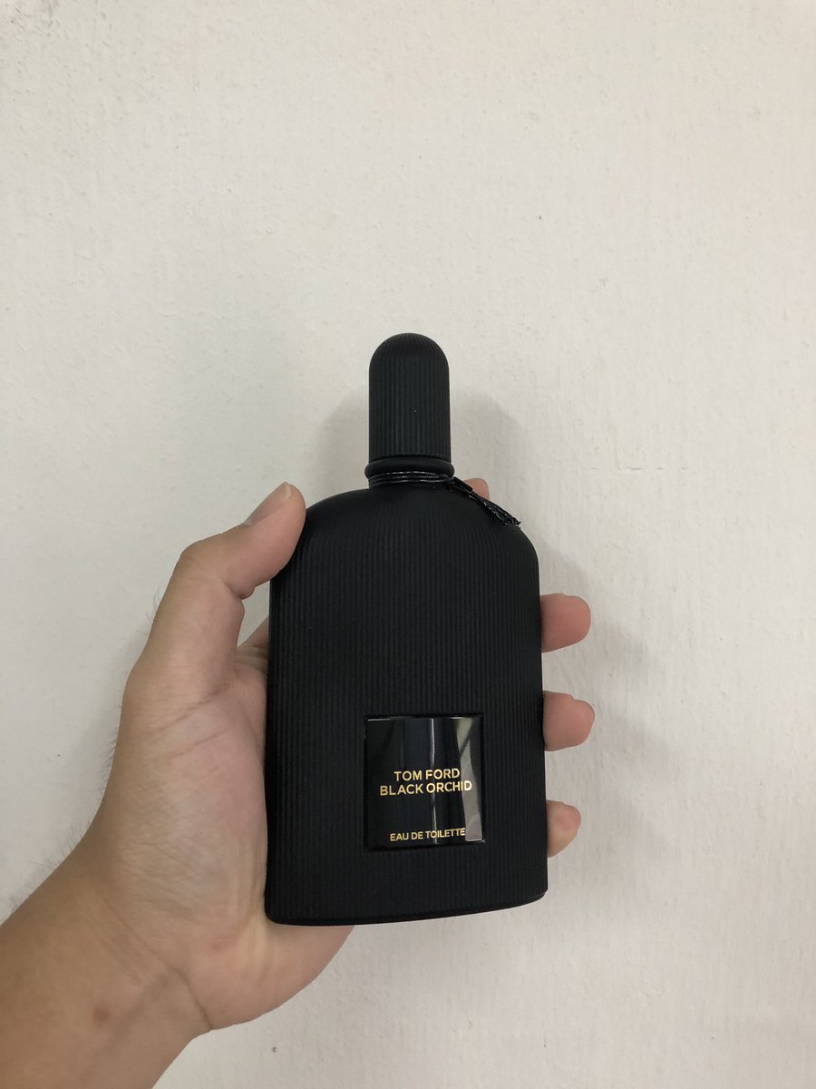 Tom Ford Black Orchid. Unisex. One of my best piece, with that earthy scent, a unique flowerly sweet smell that everyone will be like damn bruh (serious) a bit of woody and balsamic?  9/10