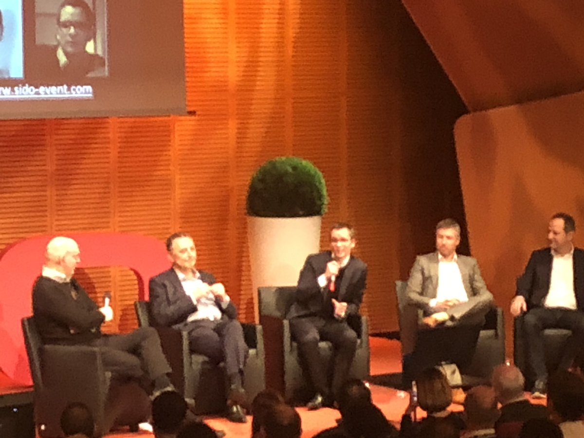 ChristopheBorde's tweet image. Penser le #hardware différemment pour gagner en performance, #IBM y travaille aujourd’hui pour mieux traiter l’information « at the #edge » @VasquesXavier nous éclaire sur les recherches d’#IBM en France lors de la plénière « le hardware de l’#IA » au #sido19