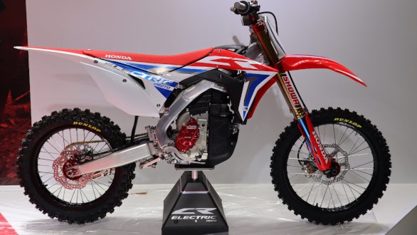 odmag's tweet photo. #Honda #CRElectric prototype heading for production? Could be based on the #Mugen #ERex electric dirt bike showcased earlier this year.
.
Read https://t.co/Pm7mafZKRE
.
#HondaElectric #OffRoad #DirtBikes #CRF https://t.co/AOXn5tM6Wt