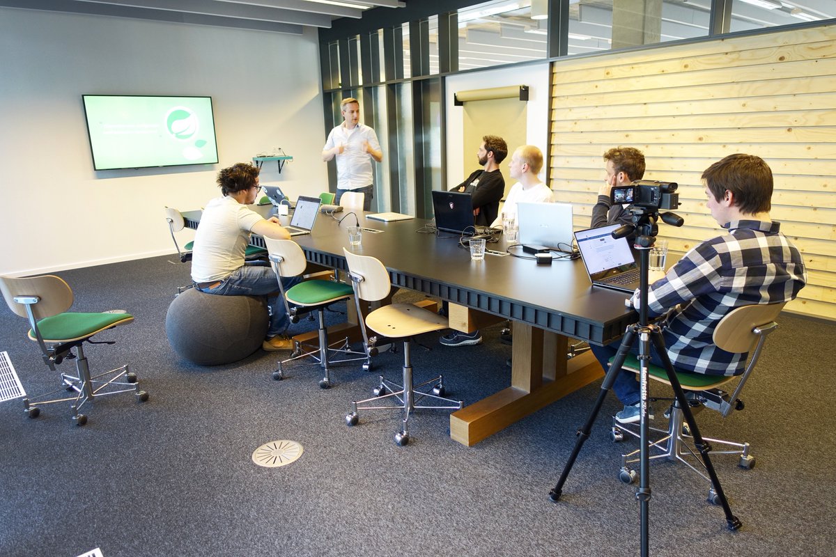 Gisteren gaf Pieter ons tijdens zijn #brownbag sessie een introductie tot de wondere wereld van #Spring 🍃
#spring #spring101 #framework #workshop #prototyping #springframework #craftworkz