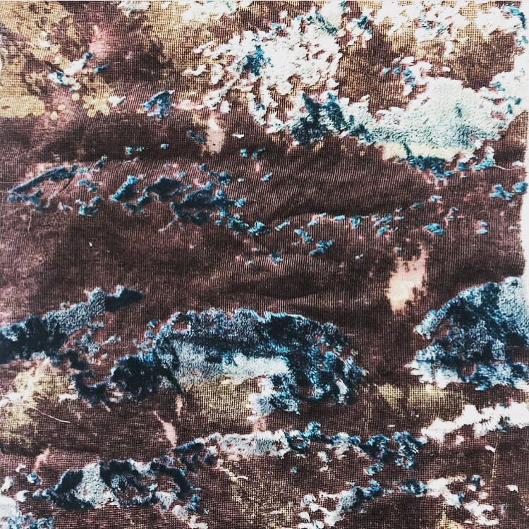 coralthirlwall1's tweet image. * Textured Sample *
Using Acid &amp;amp; Procion dyes, the Devore technique and ending with a discharge paste pull through onto a gorgeous Velvet fabric
#aciddye #prociondye #devorefabric #dischargepaste #velvetfabric #velvet #fabricsamples #textilesdesign